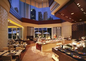 5 restaurants, breakfast, lunch, dinner served; Italian cuisine - Conrad Hong Kong (Hong Kong)