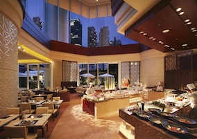 5 restaurants, breakfast, lunch, dinner served; Italian cuisine