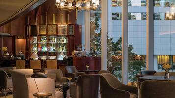 2 bars/lounges, poolside bar