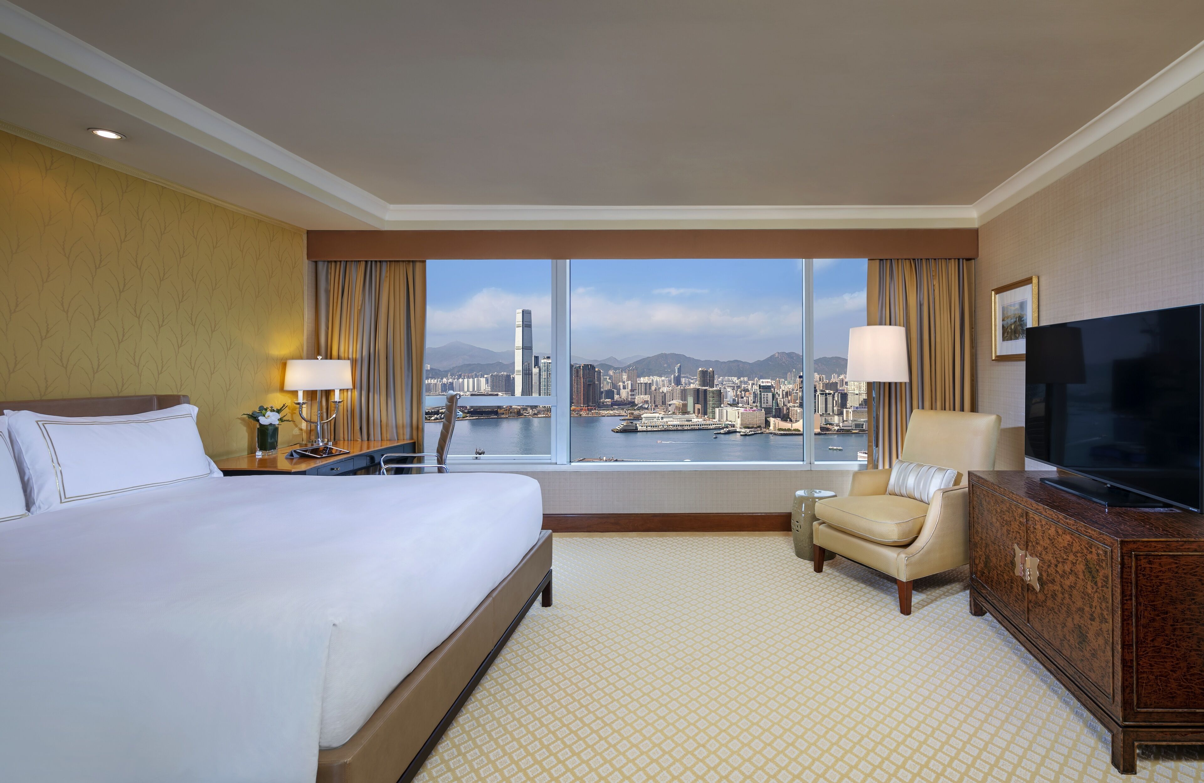 Premium bedding, in-room safe, individually furnished, desk