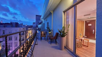 Junior-Suite, 1 Schlafzimmer, Balkon, Stadtblick | Terrasse/Patio
