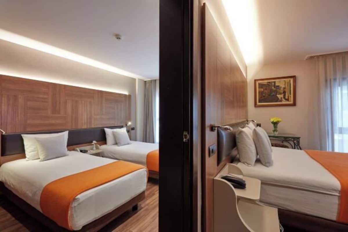Minibar, in-room safe, desk, laptop workspace