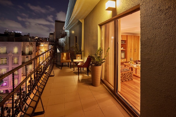 Junior Suite, 1 Bedroom, Balcony, City View | Terrace/patio