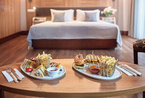 Superior Double Room | 1 bedroom, minibar, in-room safe, desk