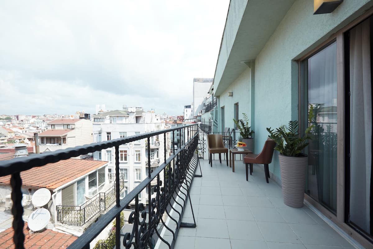 Junior Suite, 1 Bedroom, Balcony, City View