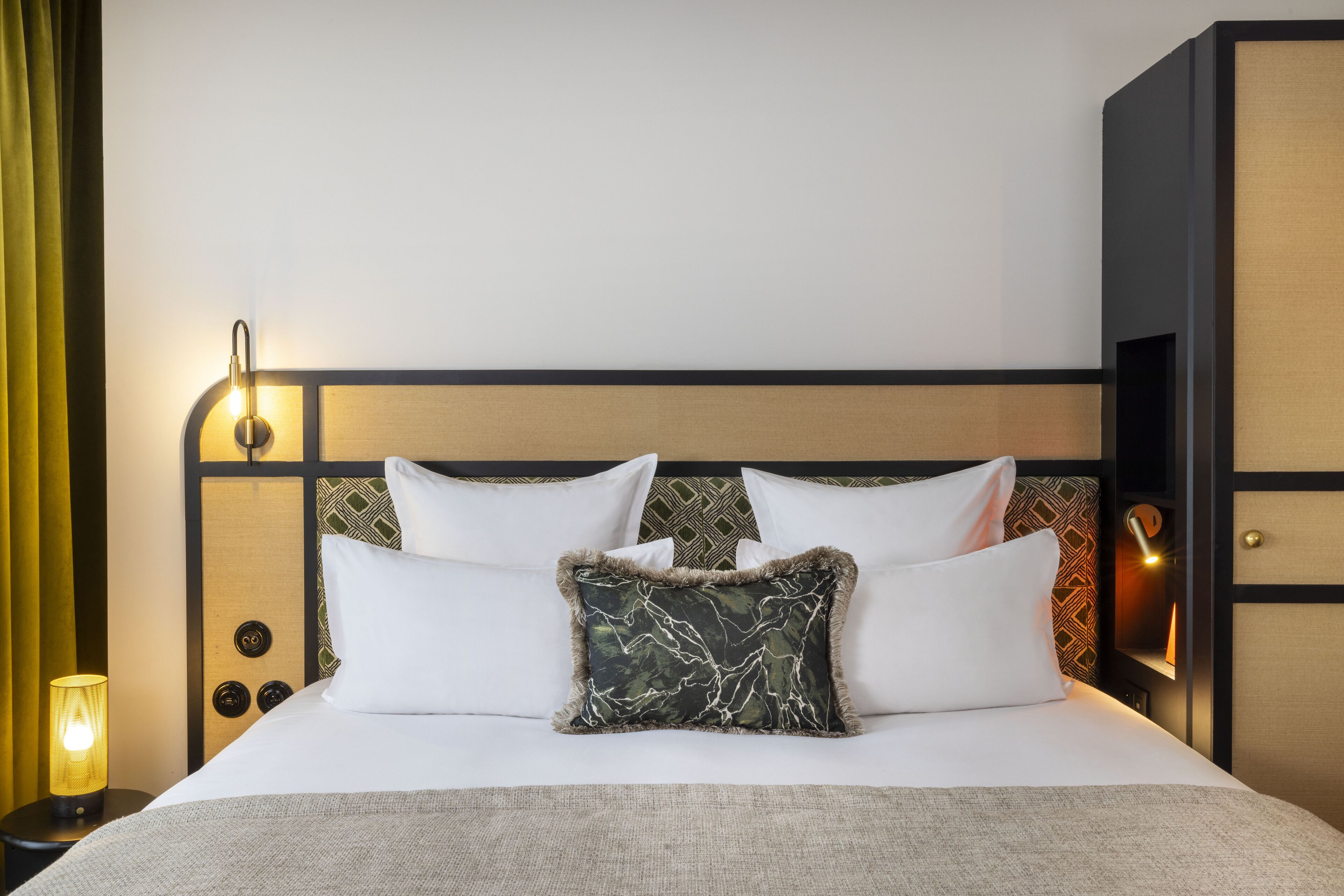 deluxe room | 1 bedroom, premium bedding, in-room safe, desk