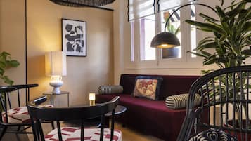 Bar lounge
