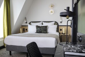 Deluxe Room | Premium bedding, in-room safe, desk, laptop workspace - Grand Hôtel Chicago (Paris)