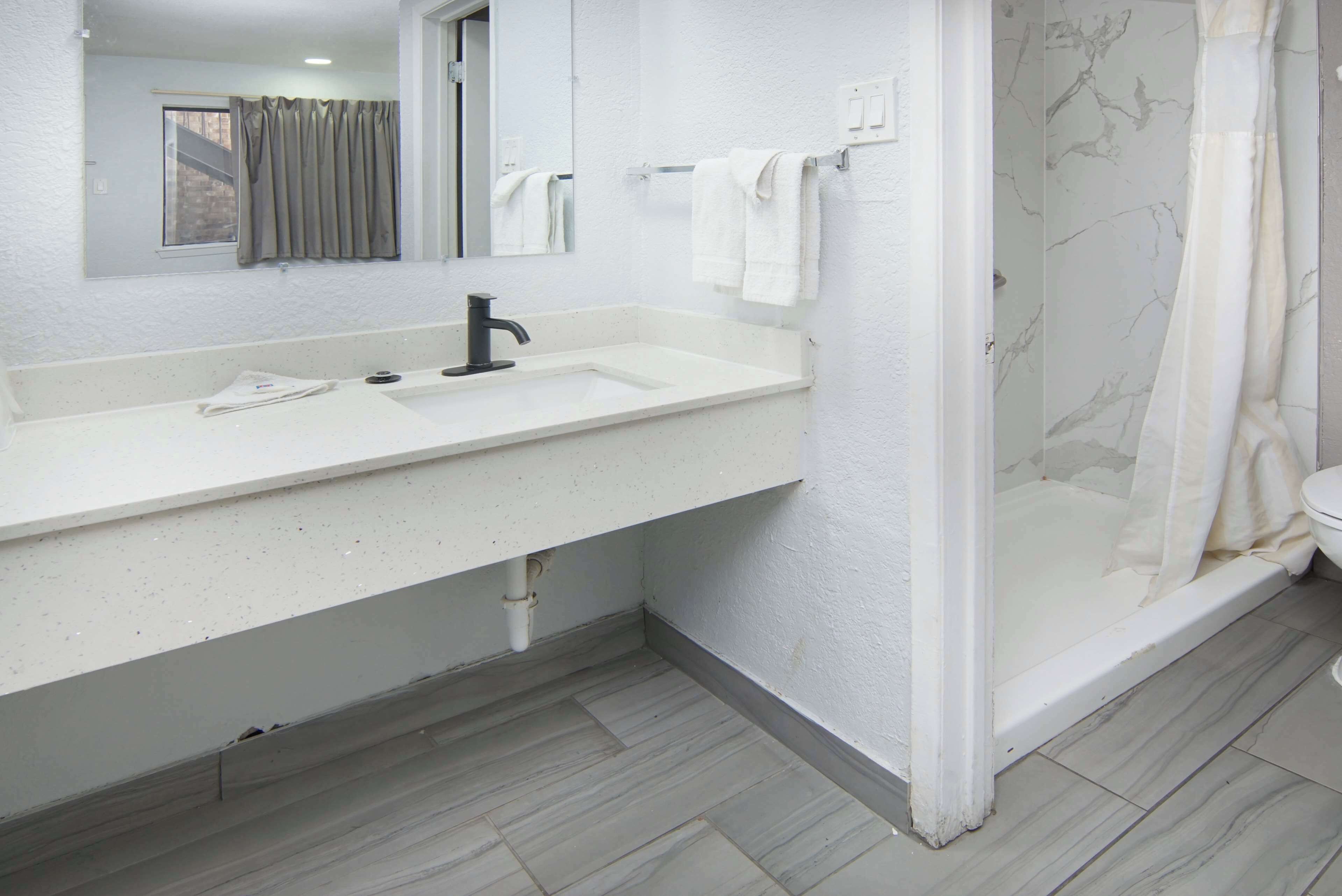 Deep soaking tub, towels