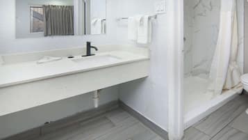 Deep soaking tub, towels
