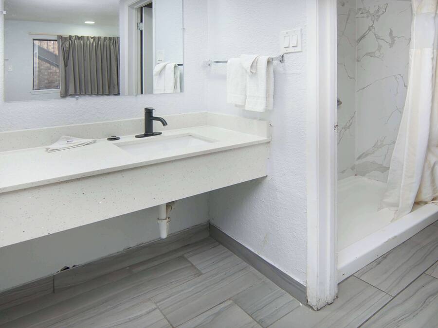 Bañera profunda, toallas