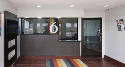 Motel 6 Red Oak, TX - Dallas