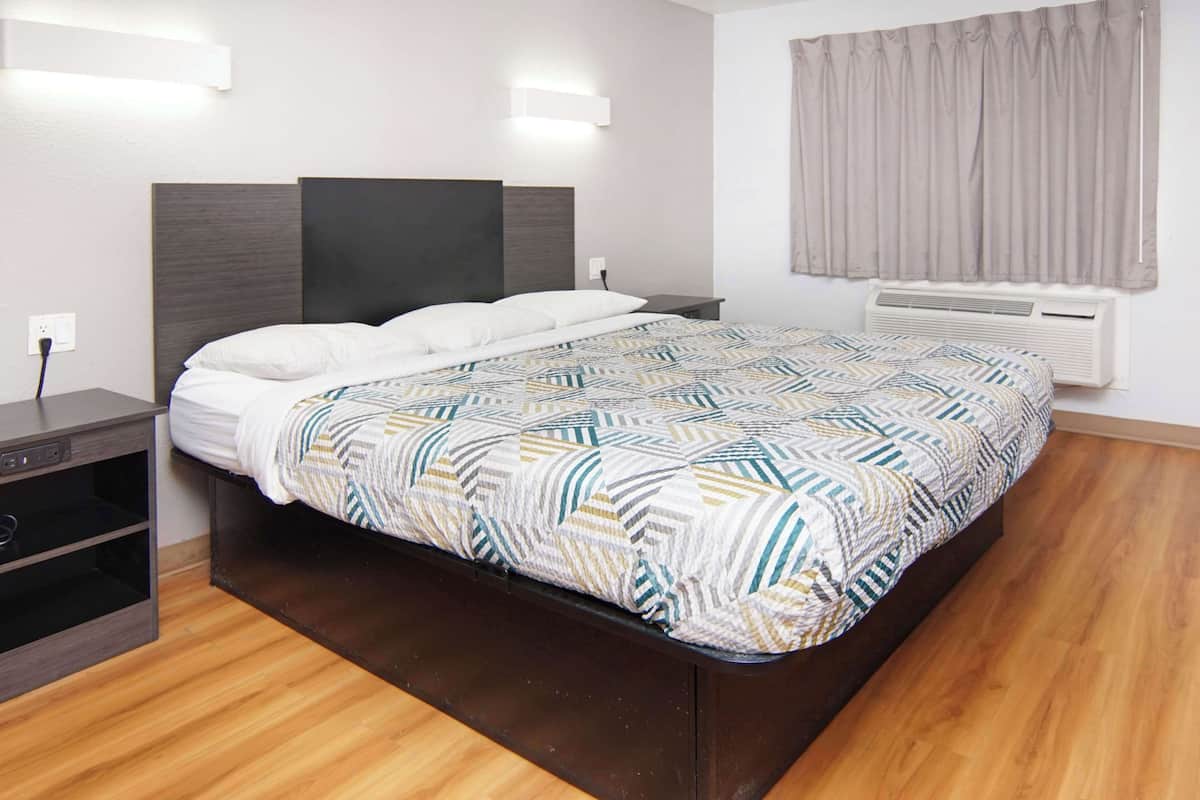 Desk, free WiFi, bed sheets