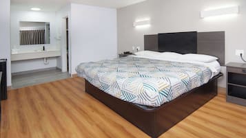 Skrivebord, wi-fi (inkludert) og sengetøy