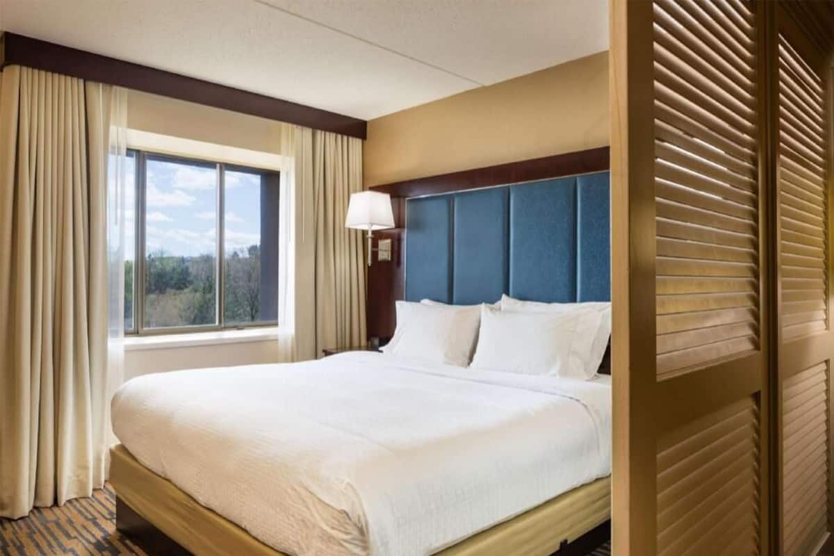 In-room safe, desk, laptop workspace, cots/infant beds