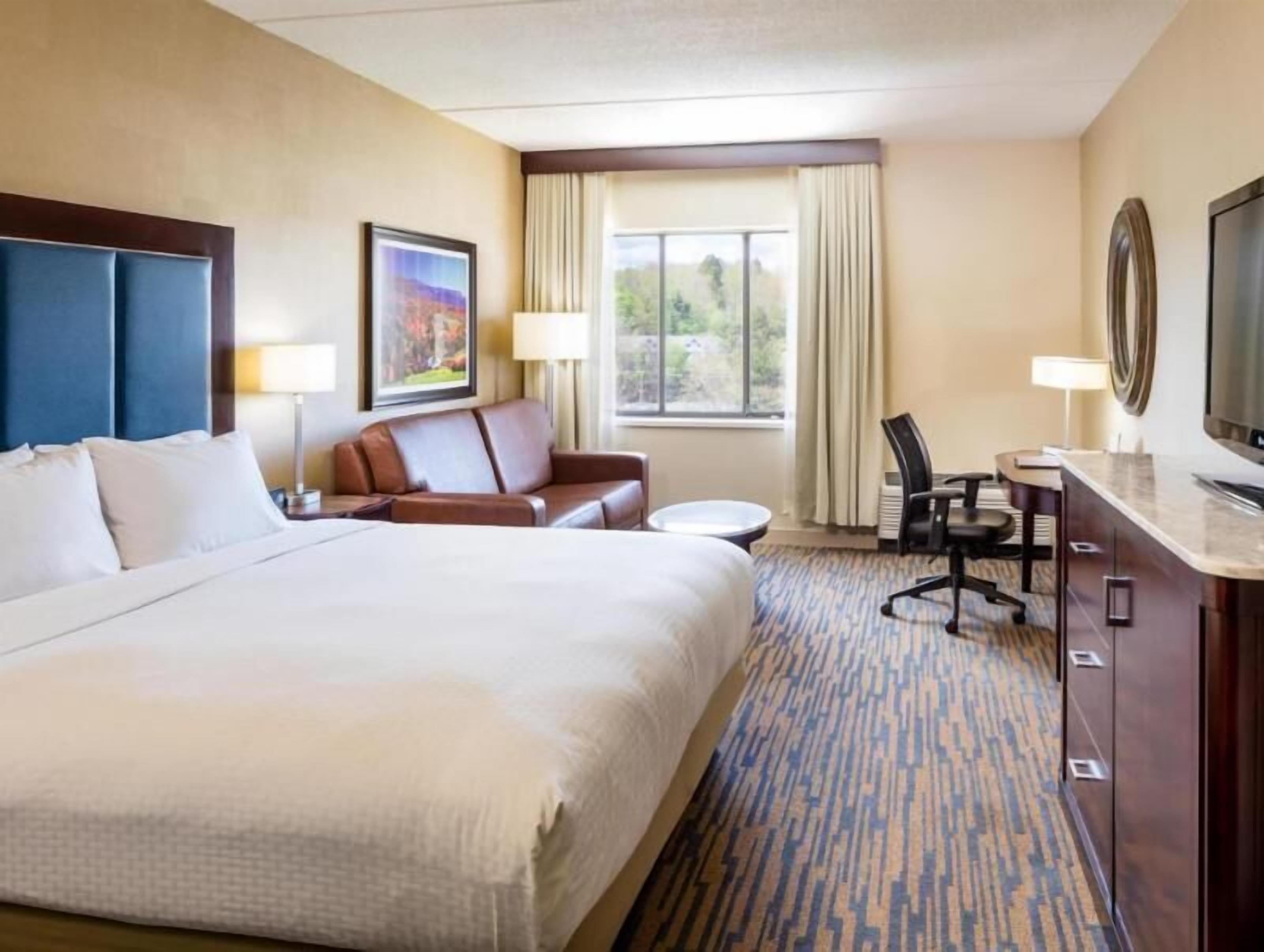 In-room safe, desk, laptop workspace, cots/infant beds