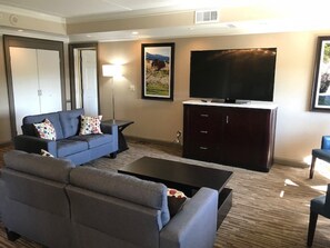 Presidential Suite, 1 King Bed, Non Smoking | Living area | 43-inch flat-screen TV with satellite channels, TV