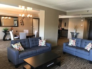 Presidential Suite, 1 King Bed, Non Smoking | Living area | 43-inch flat-screen TV with satellite channels, TV - Doubletree by Hilton Hotel Leominster (Leominster)