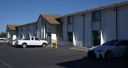 Nampa Inn & Suites