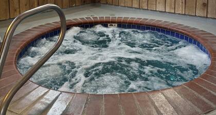 Nampa Inn & Suites