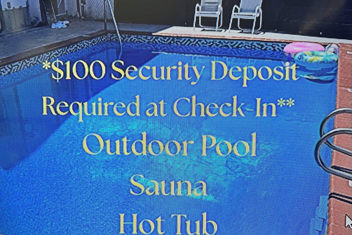 Habitación clásica, 2 camas de matrimonio | Escritorio, tabla de planchar con plancha, wifi gratis y ropa de cama