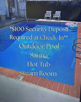 Escritorio, tabla de planchar con plancha, wifi gratis y ropa de cama