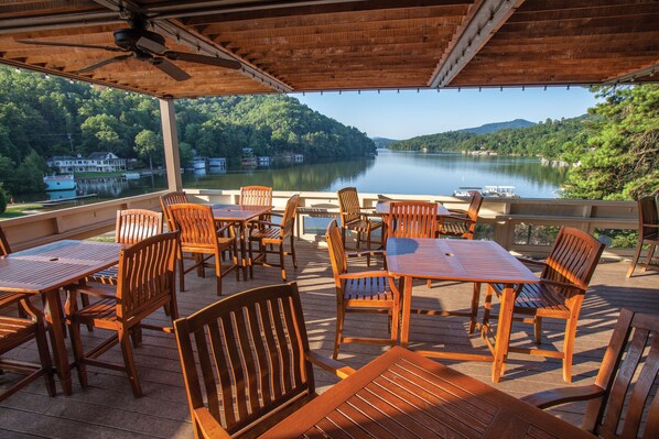 Outdoor dining - Club Wyndham Resort at Fairfield Mountains (Lake Lure)
