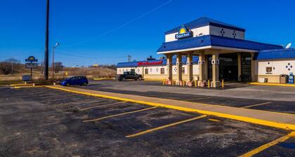 Days Inn by Wyndham Clinton