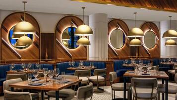 2 restaurants; breakfast, lunch, dinner and brunch served