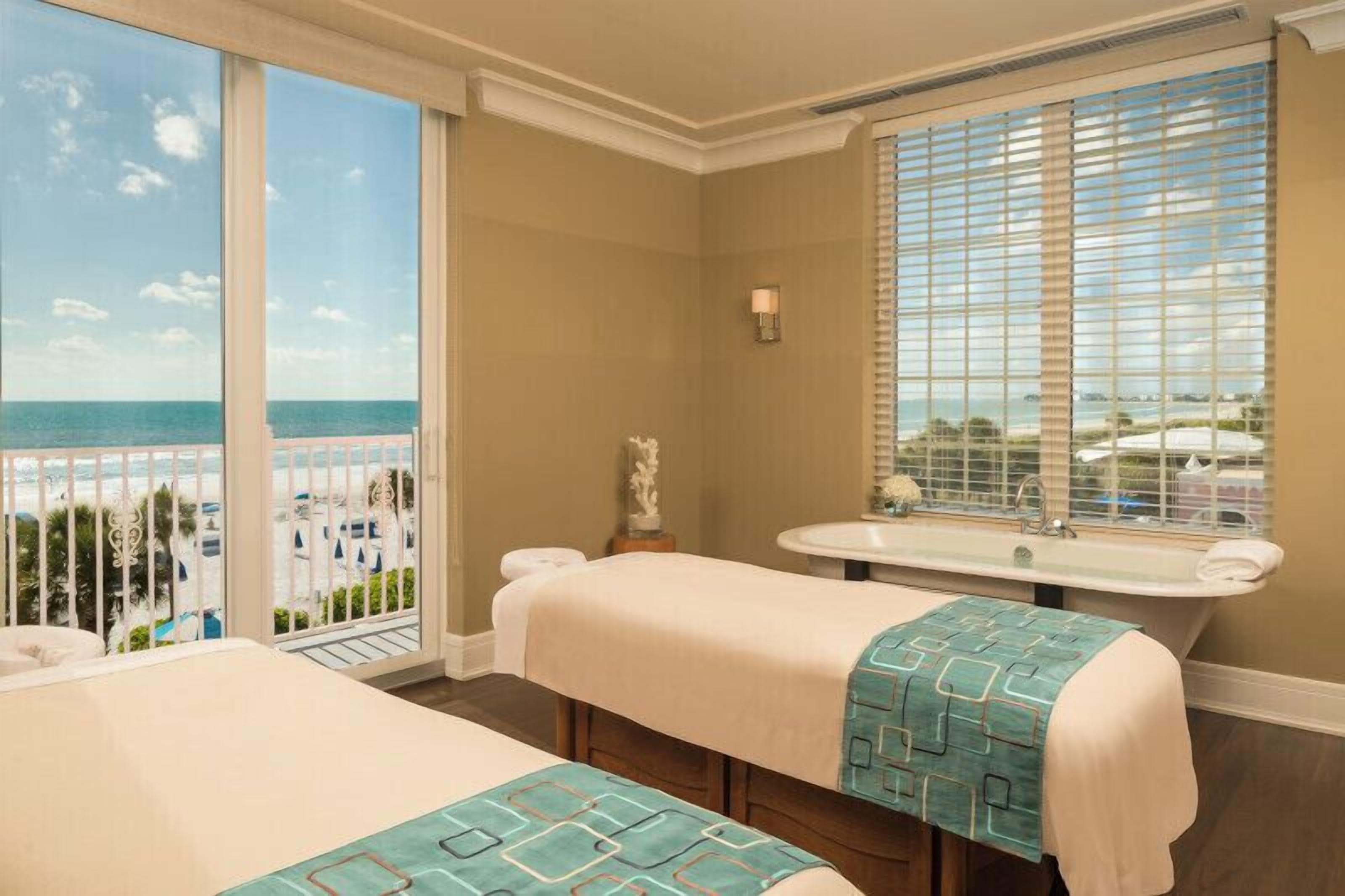 Parihoitohuone(ita), sauna, poreallas, höyrysauna, vartalohoitoja