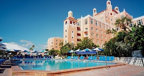2 outdoor pools, sun loungers