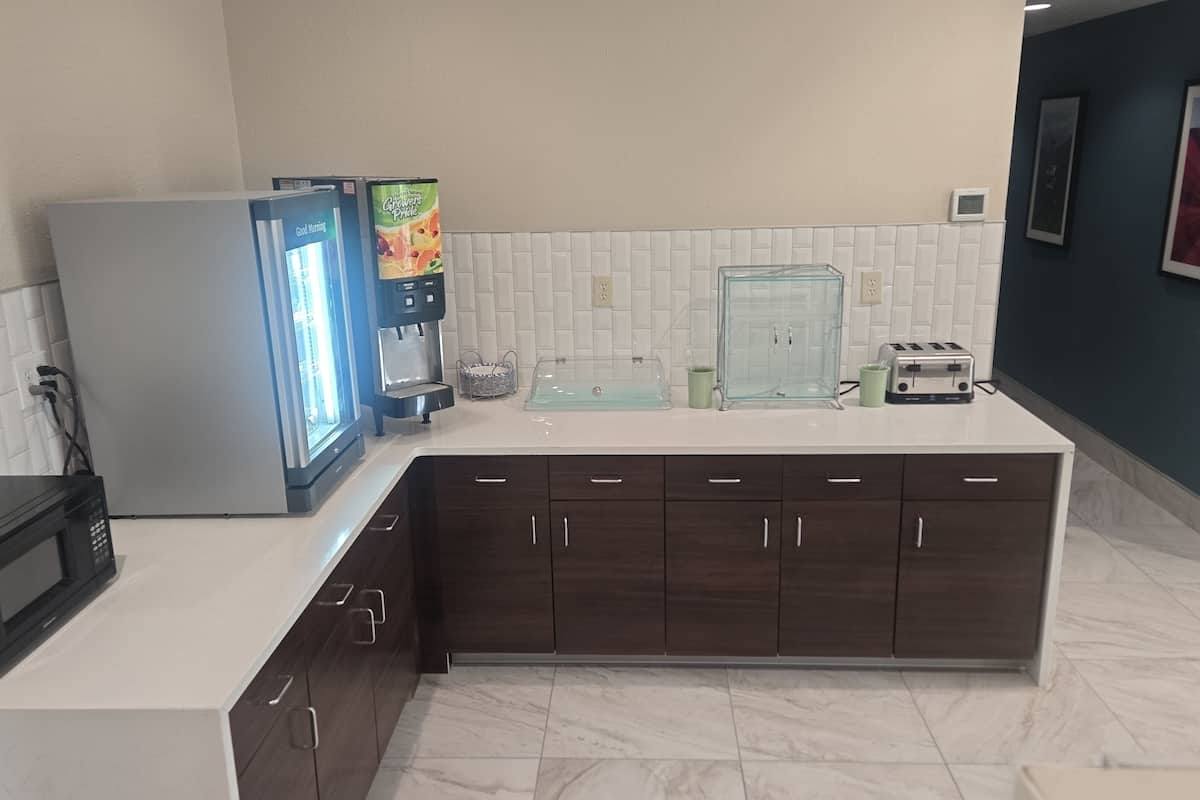 free daily continental breakfast