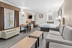 Suite, 1 King Bed, Non Smoking - Quality Inn & Suites Sunport Airport Albuquerque (Albuquerque)