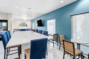 Free daily continental breakfast - Quality Inn & Suites Sunport Airport Albuquerque (Albuquerque)