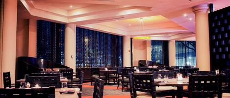 Petit déjeuner complet servi tous les jours en supplément