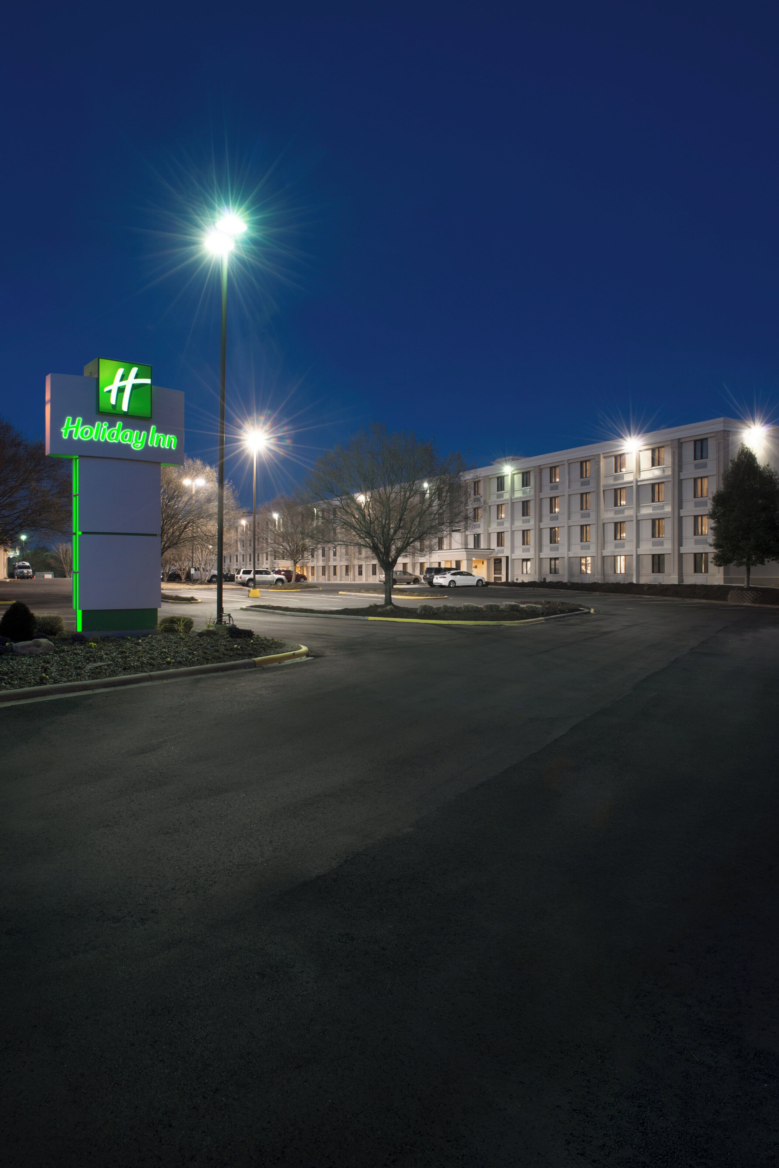 Photo - Holiday Inn Charlotte Airport