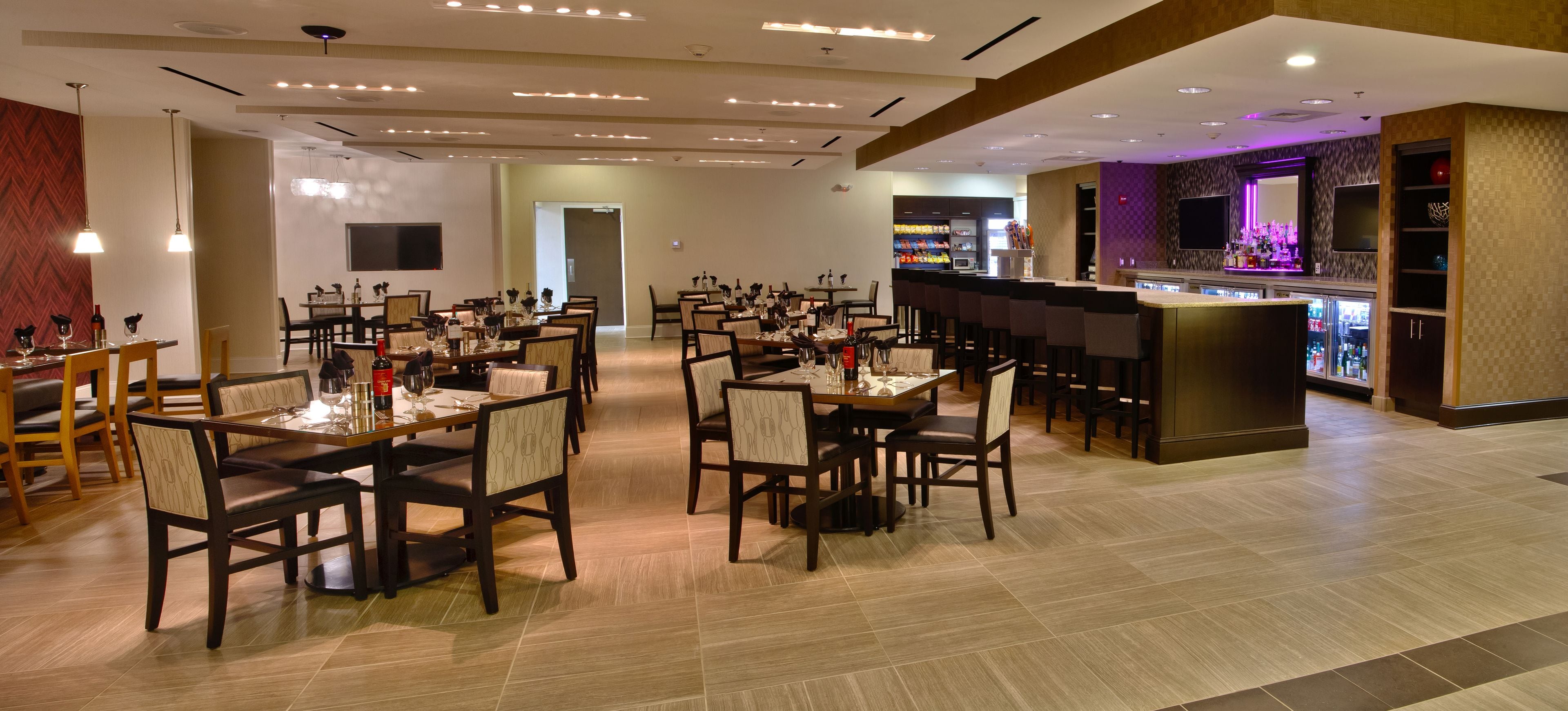 Photo - Holiday Inn Charlotte Airport