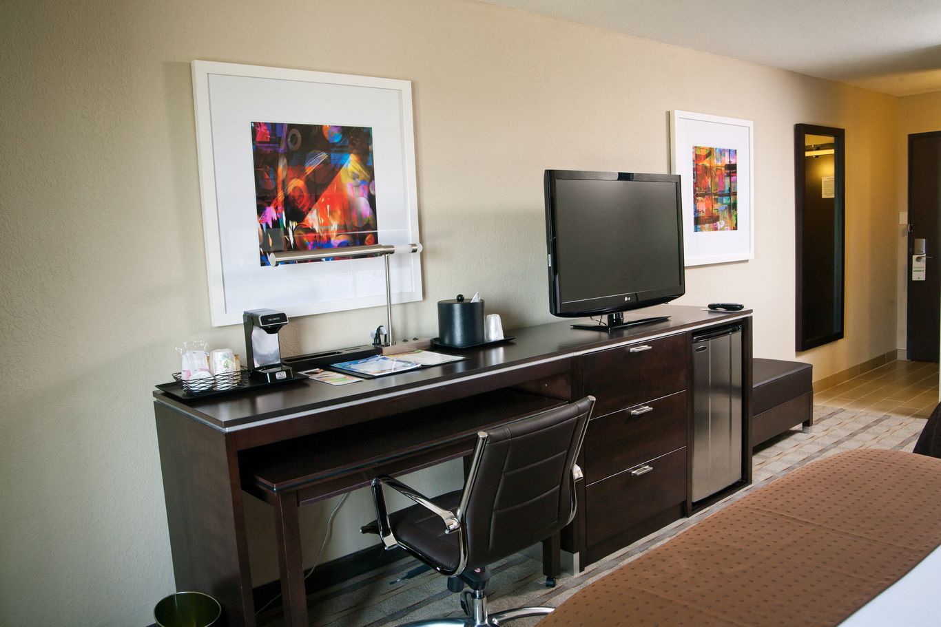 in-room business centre