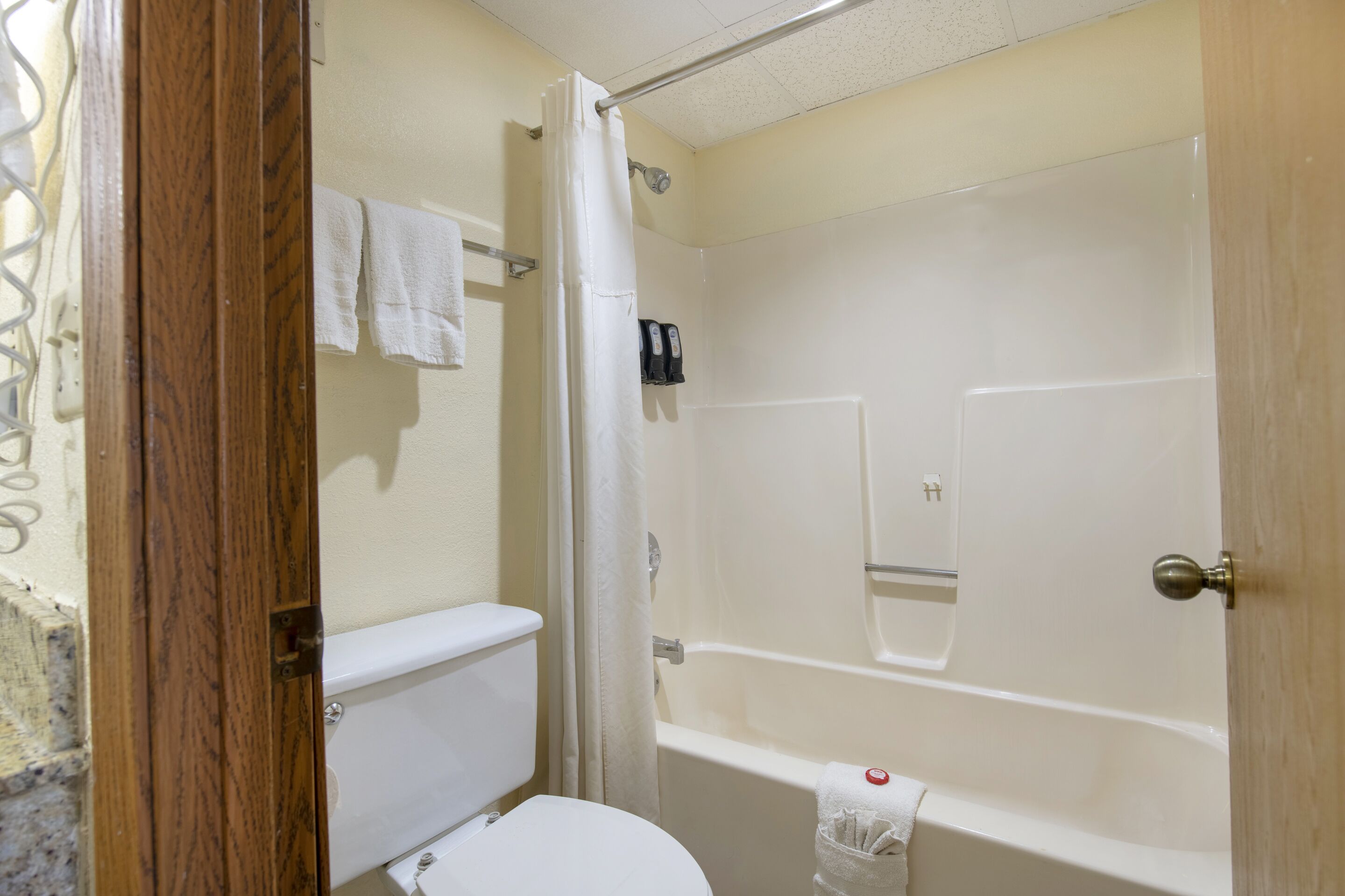 room, 1 king bed, jetted tub | bathroom | free toiletries, hair dryer, towels