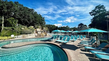 6 outdoor pools, pool umbrellas, pool loungers