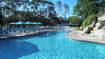 6 outdoor pools, pool umbrellas, sun loungers