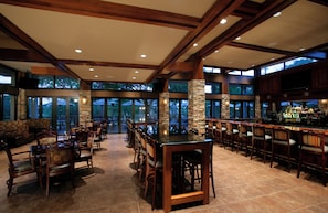 4 restaurants, breakfast served