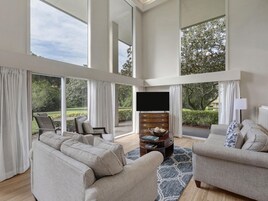 Premium bedding, in-room safe, laptop workspace, blackout drapes