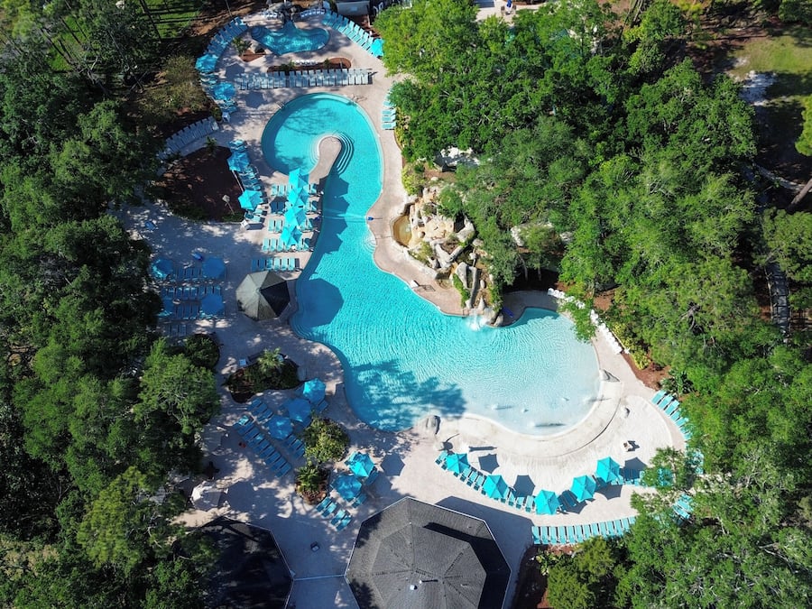 6 outdoor pools, pool umbrellas, sun loungers