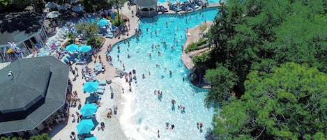 6 piscinas al aire libre, sombrillas, sillones reclinables de piscina