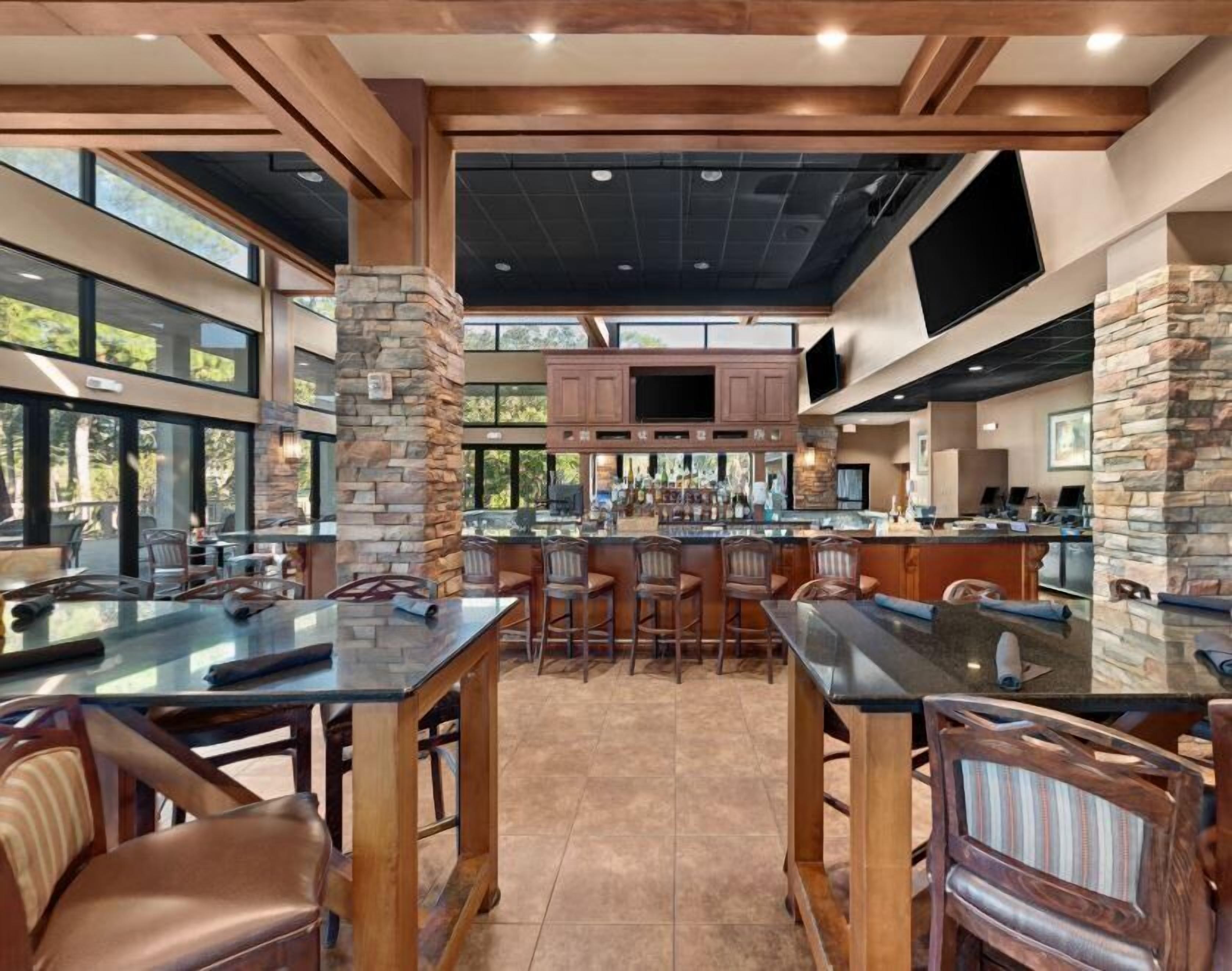 4 restaurants, breakfast served