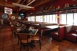 Dining - Comfort Suites Marquette (Marquette)