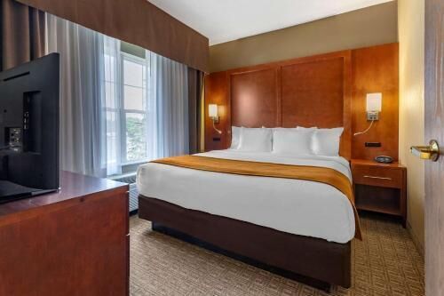 In-room safe, desk, blackout drapes, iron/ironing board