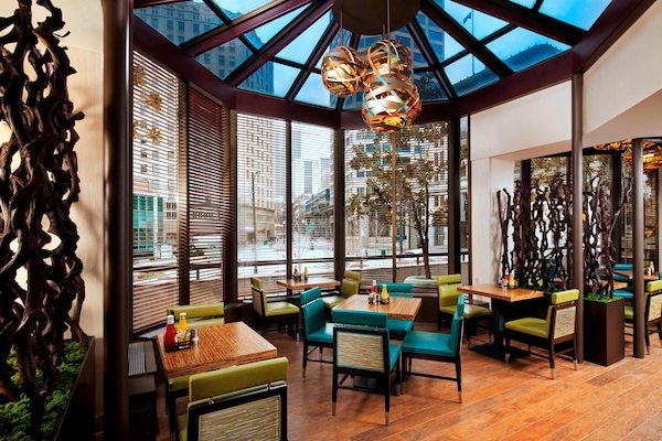 Breakfast, lunch, dinner served; American cuisine