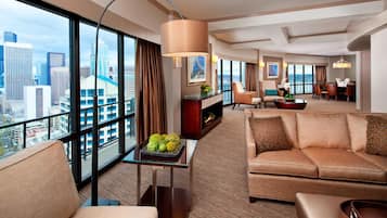 Luxury Suite, 1 King Bed, Non Smoking | Living room
